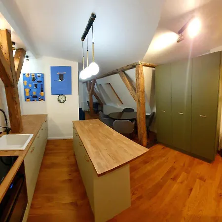 Kochanowskiego6 Center *